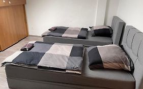 Apartment groß 5 oder 6 Einzelbetten